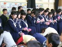 http://www.tahara.ed.jp/kinugasa-e/blog/assets_c/2010/03/コピー ～ 卒業式 039-thumb-200x150-6443-thumb-200x150-6444-thumb-200x150-6452-thumb-200x150-6454-thumb-200x150-6456-thumb-200x150-6460.jpg